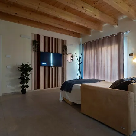 Guesthost - Oasis Of The Knight Феррара