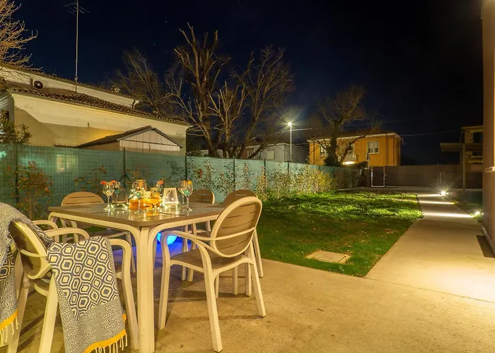 Guesthost - Oasis Of The Knight Вилла Феррара